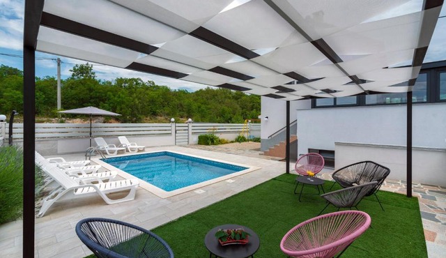 Luxury with gallery, heated pool only for you-KLIS CRO in Klis
