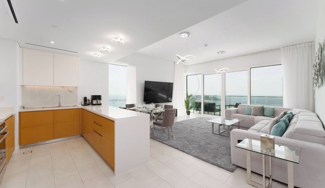 Maison Privee - Seaside JBR Living w/Open Sea & Bluewaters Views in Dubai