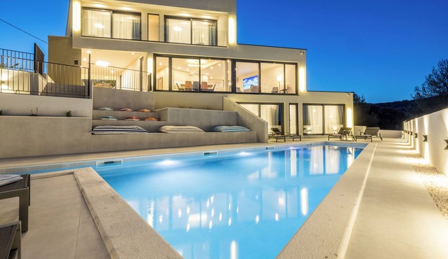 Mar Escape Designer Villa Croatia w/Sea Views, Private Pool, 4 En-Suite Bedrooms in Vinišće