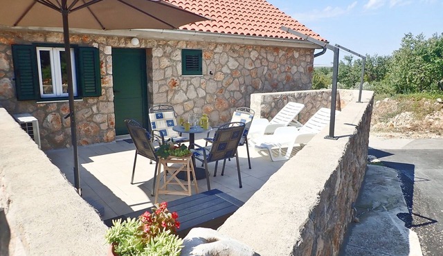 Mareta apartment with free wifi in a stone house