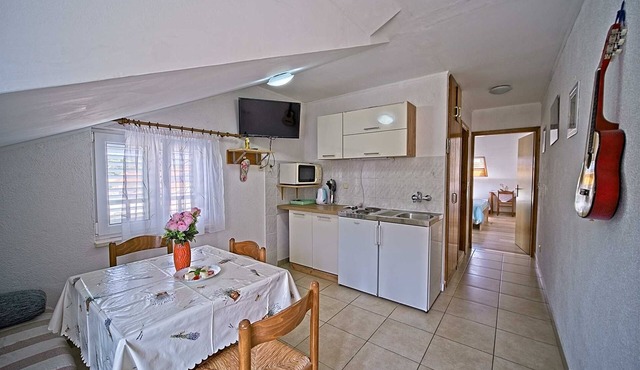 Matana Pomena - A1 Apartment with Balcony and Sea View in Mljet