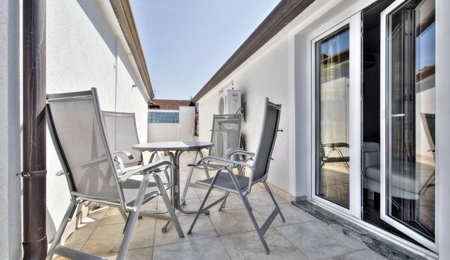 Mediterranean apartment just 300 metres from the beach - dog-friendly