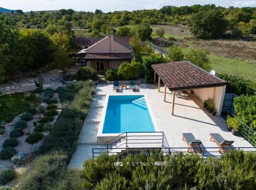 Mediterranean Countryside Retreat in Brštanovo