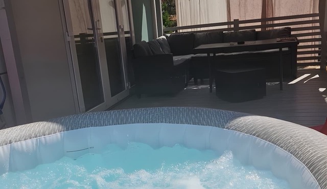 Mobile Home 'Kućica Br. 4 Žuta' with Sea View, Wi-Fi and Air Conditioning in Živogošće
