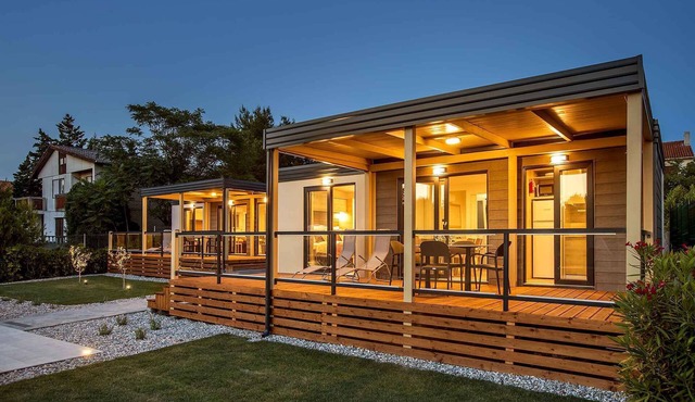 Mobilehome with swimming pool