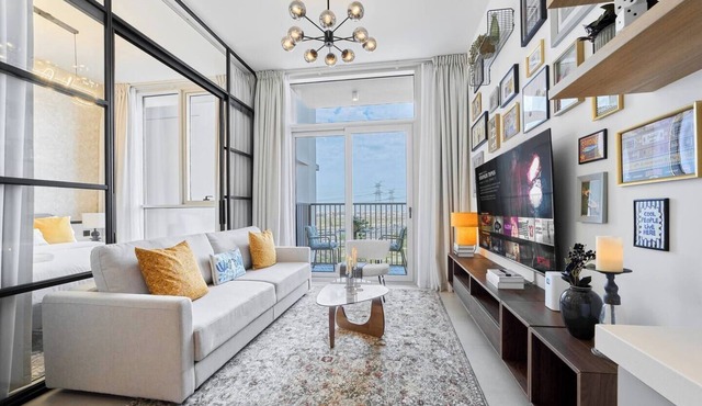 Modern 1BR Retreat in Collective 2.0 Dubai Hills in Dubai
