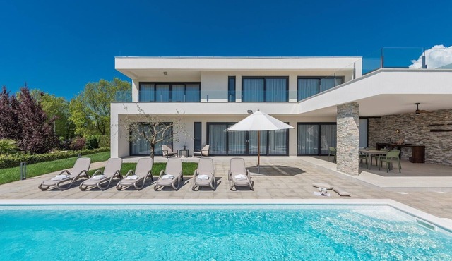 Modern Private Villa with Whirlpool, Sauna, Pool, and Sea View Near Novigrad