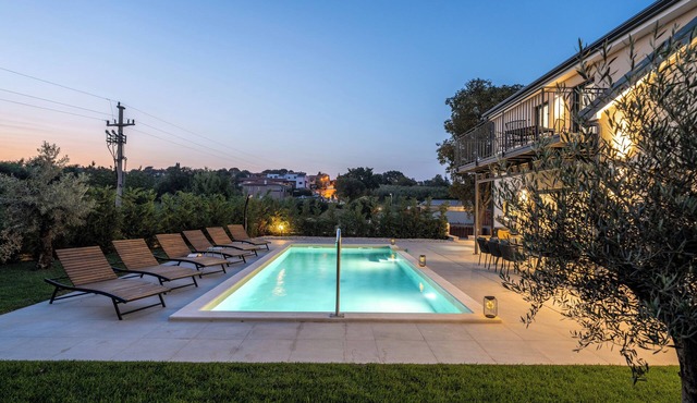 Moderne Villa mit Pool, 6 Personen, Panoramablick, Haustiere Erlaubt