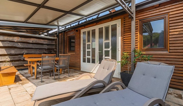 Natura Kolpa Studio w/Terrace, Adlešiči, Slovenia in Adlešiči