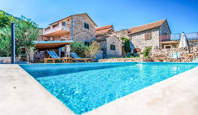 Natura with private pool by Interhome