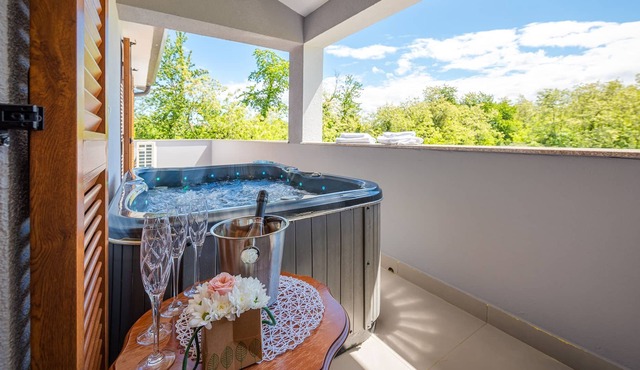 New luxurious two-story Val Serena house near the sea Jacuzzi sauna Wifi