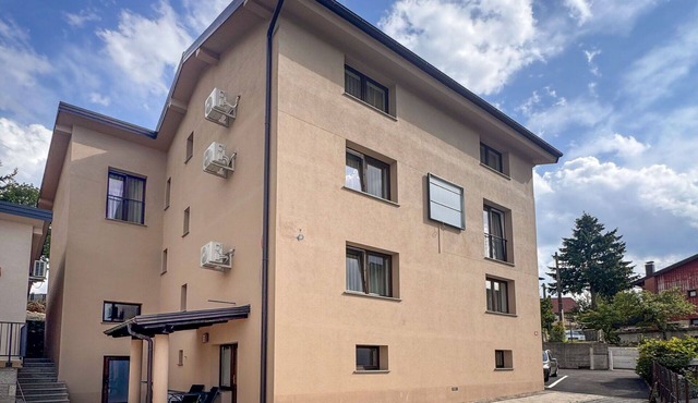 Nice apartment for 3 people with WIFI, TV and terrace in Postojna