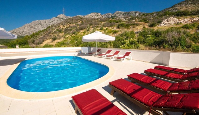 Nice apartment for 4 people with WIFI, pool, A/C, terrace and pets allowed in Orebić
