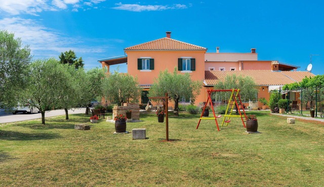 Nice apartment for 5 guests with A/C, WIFI, TV and terrace in Veruda