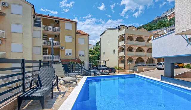 Nice apartment in Baska Voda