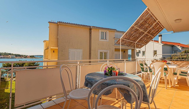 Nice apartment in Brodarica with house sea view in Brodarica