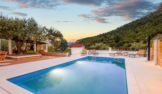 Nice apartment in Klek with WiFi