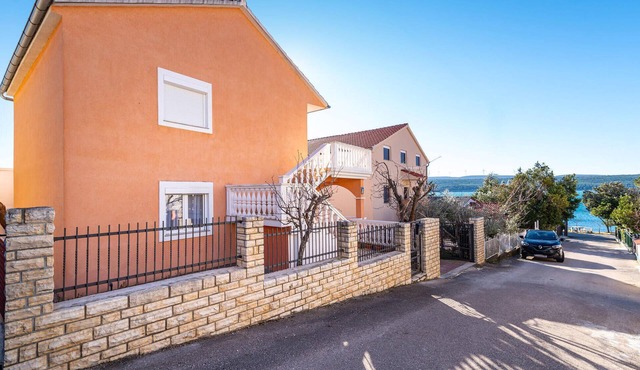 Nice apartment in Krusevo with house sea view in Krusevo