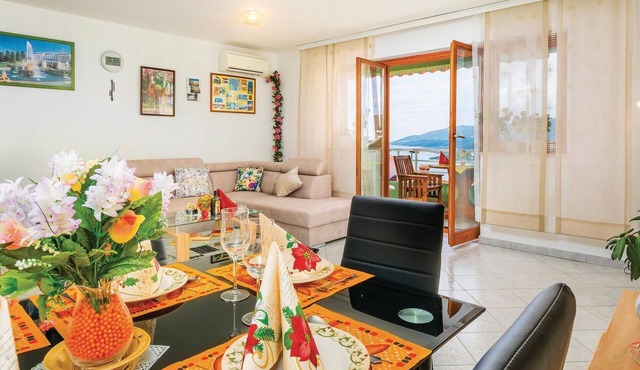 Nice apartment in Rabac with WiFi