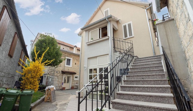 Nice apartment in Sinj with WiFi