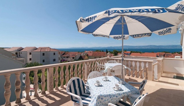 Nice apartment in Supetar with house sea view