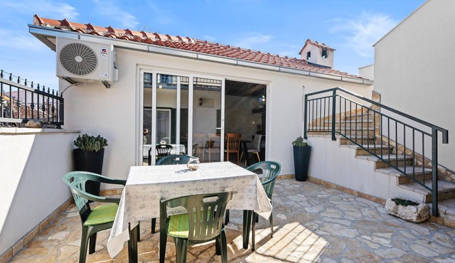 Nice apartment in Vezac with WiFi