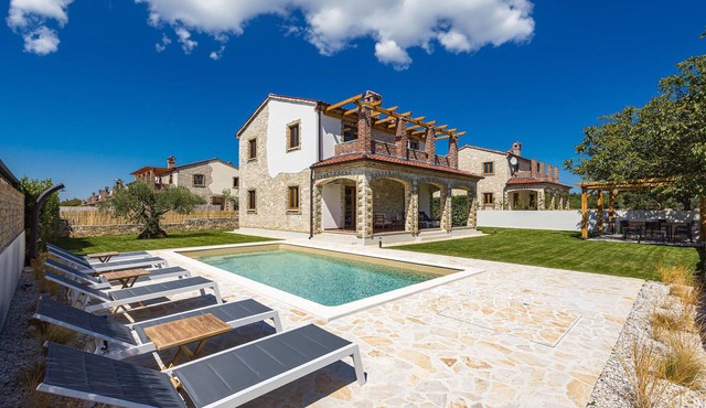 Nice home in Cabrunici
