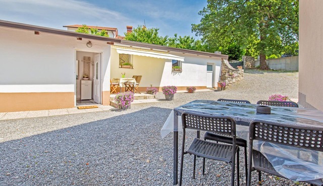 Nice home in Dutovlje with WiFi in Dutovlje