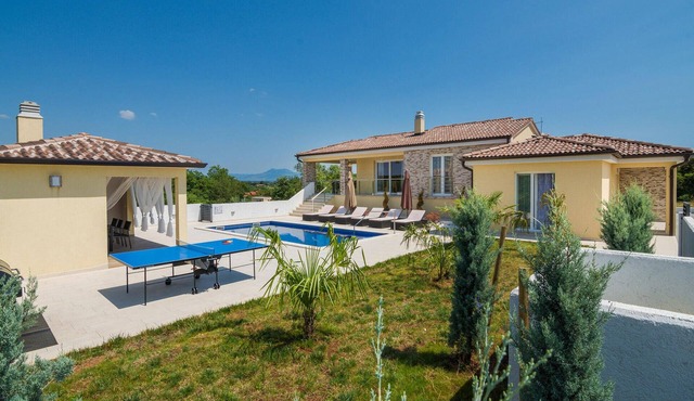 Nice home in Kapelica