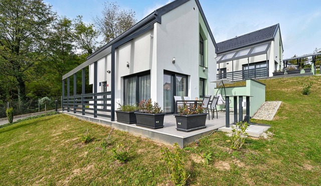 Nice home in Margecan with house a mountain view in Margecan