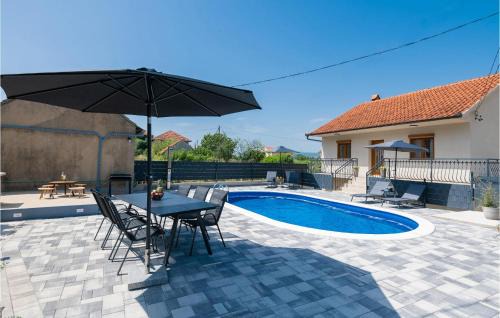 Nice Home In Runovici in Runović