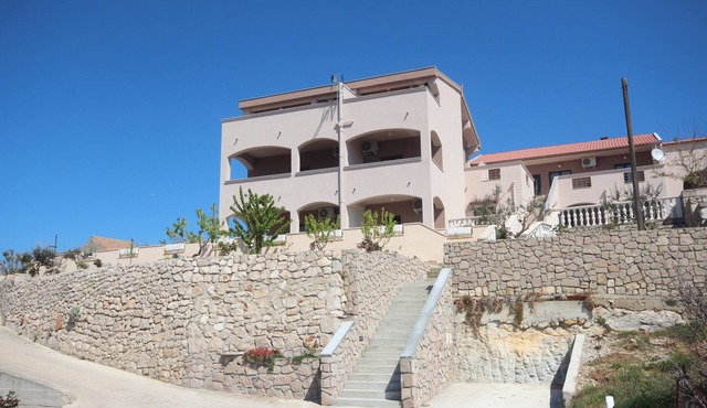 Njaco - Traditional Two Bedroom Apartment with Teracce and Sea View