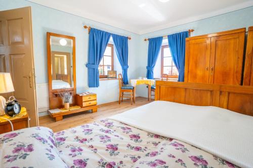 Notranjska hiša - traditional country house, close to the world attraction Cerknica lake in Begunje pri Cerknici
