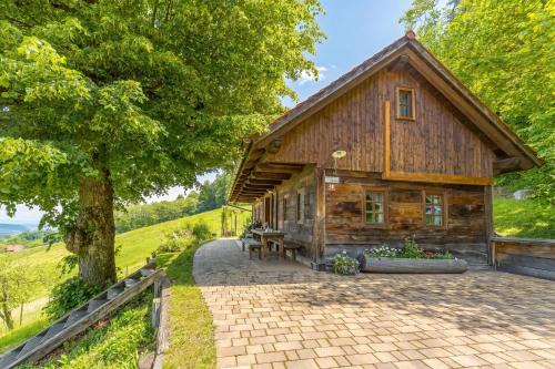 Oldhouse Knezovo with Private Garden - Happy Rentals in Sromlje