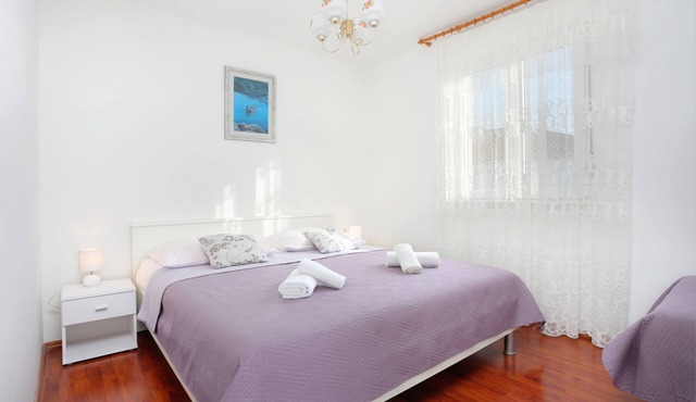 One bedroom apartment with terrace and sea view Kaštel Štafilić, Kaštela (A-18673-b)