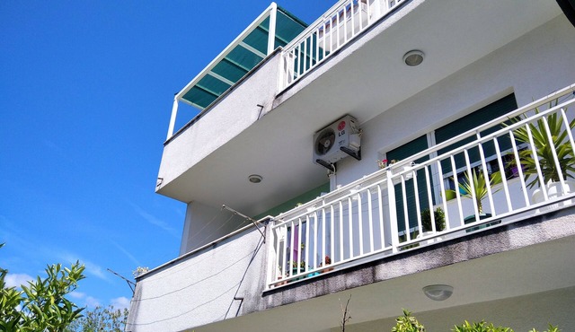 One bedroom apartment with balcony Kaštel Štafilić, Kaštela (A-20694-b)
