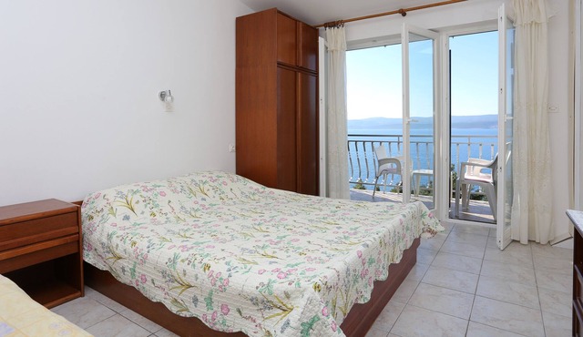 One bedroom apartment with balcony and sea view Lokva Rogoznica, Omiš (A-18211-c)