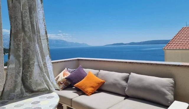 One bedroom apartment with terrace and sea view Lokva Rogoznica, Omiš (A-25499-a)