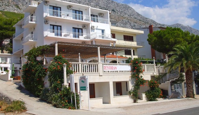 One bedroom apartment with balcony and sea view Lokva Rogoznica, Omiš (A-2973-b)