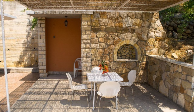 One bedroom apartment with terrace and sea view Lokva Rogoznica, Omiš (A-6005-b)