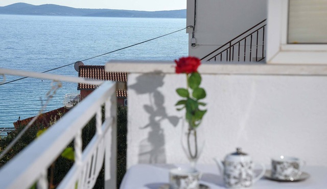 One bedroom apartment with balcony and sea view Mavarštica, Čiovo (A-25405-a) in Okrug Gornji