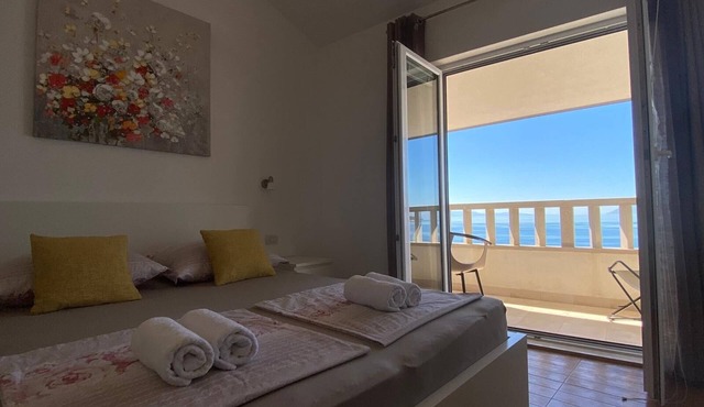 One bedroom apartment near beach Drašnice, Makarska (A-22864-a)