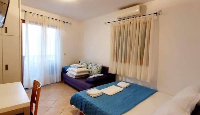 One bedroom apartment near beach Drašnice, Makarska (A-25930-b)