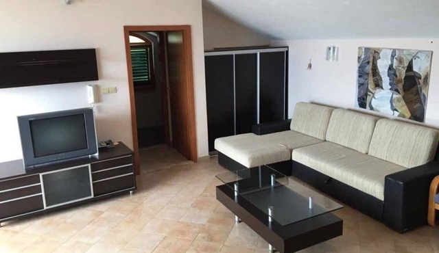 One bedroom apartment near beach Drašnice, Makarska (A-25930-d)