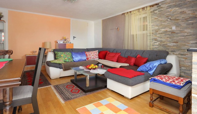 One bedroom apartment with terrace and sea view Mali Rat, Omiš (A-18485-c) in Dugi Rat