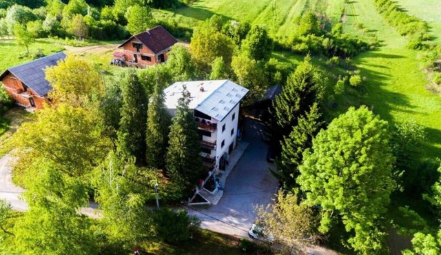 One-Bedroom Apartment with Balcony in Grabovac