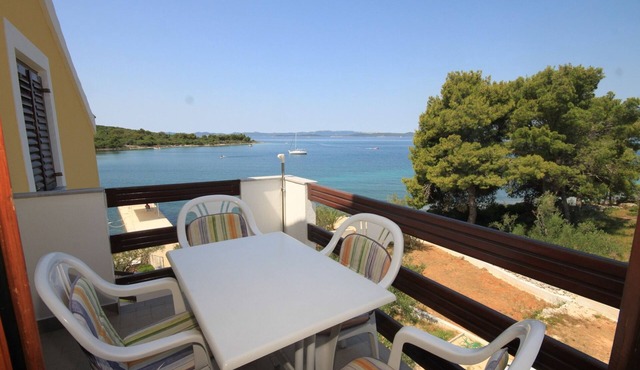 One bedroom apartment near beach Cove Kunčabok, Ugljan (A-8255-c) in Kukljica