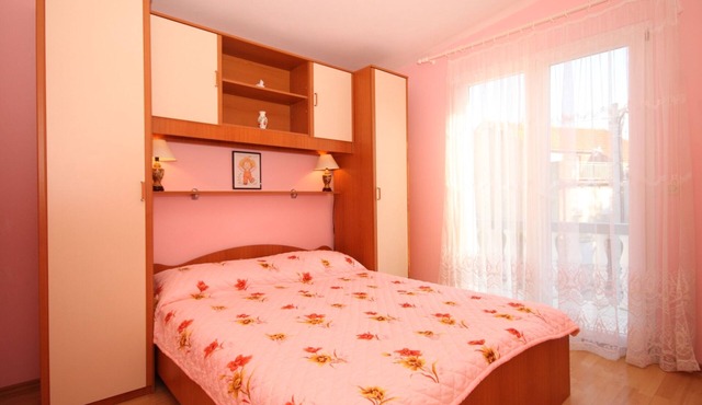 One bedroom apartment with balcony Kukljica, Ugljan (A-8400-b)