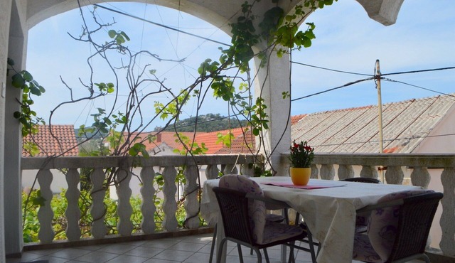 One bedroom apartment with terrace and sea view Lukoran, Ugljan (A-23830-d)
