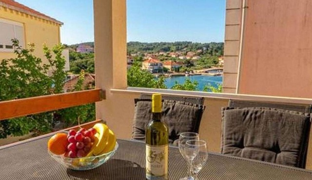 One bedroom apartment near beach Lumbarda, Korčula (A-22503-b)